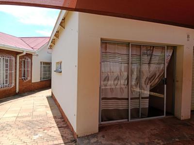 Cottage For Rent in Queenswood, Pretoria