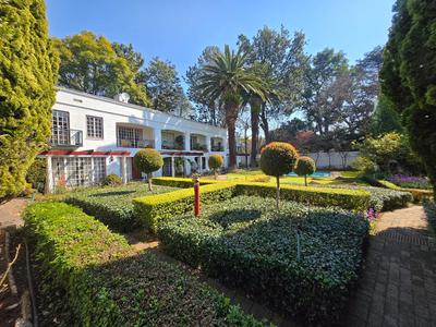 Apartment / Flat For Rent in Saxonwold, Johannesburg